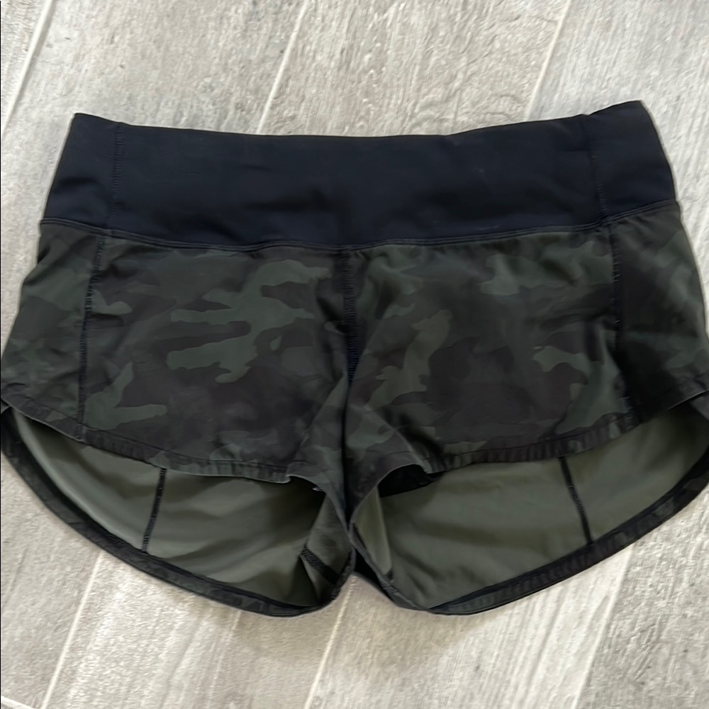 Lululemon Women's low-rise lined camo 2.5" running shorts